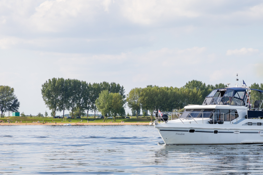 Passant aan het varen op de Nederrijn